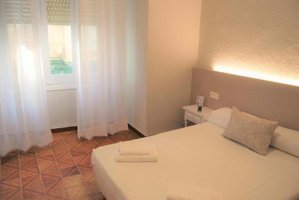Hostal Tropical Motril Exterior photo