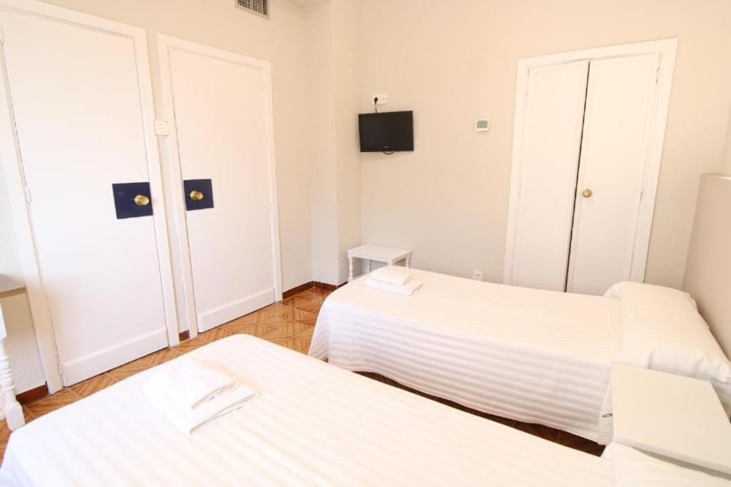 Hostal Tropical Motril Exterior photo